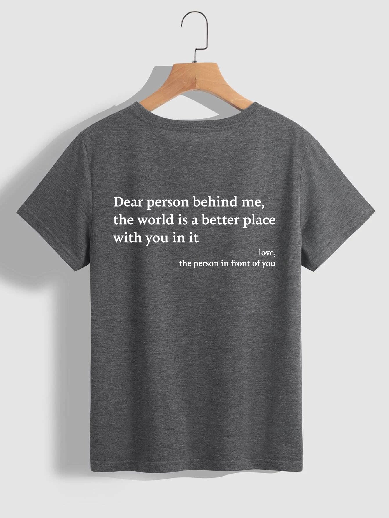 Nieuw T-Shirt Met Slogan: Dear Person Behind me, The World Is A Better Place With You In It