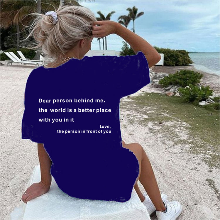 Nieuw T-Shirt Met Slogan: Dear Person Behind me, The World Is A Better Place With You In It
