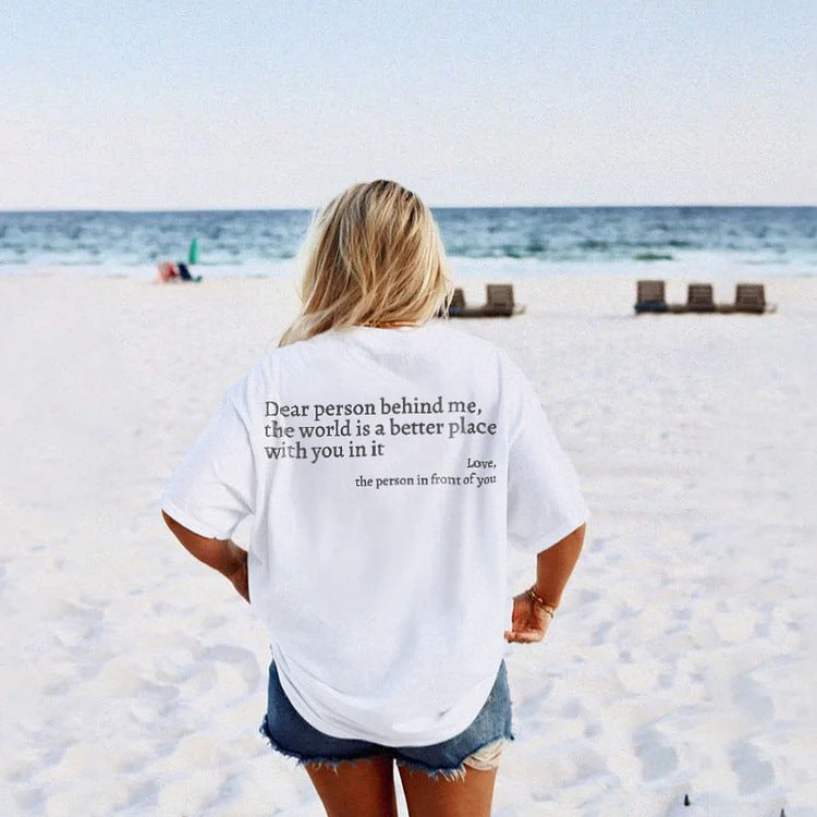 Nieuw T-Shirt Met Slogan: Dear Person Behind me, The World Is A Better Place With You In It